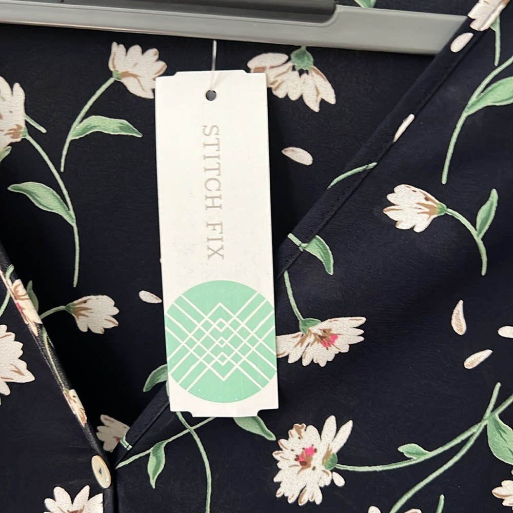 West Kei size large blouse from stitch fix. Brand new . Non smoking pet free - Picture 5 of 6